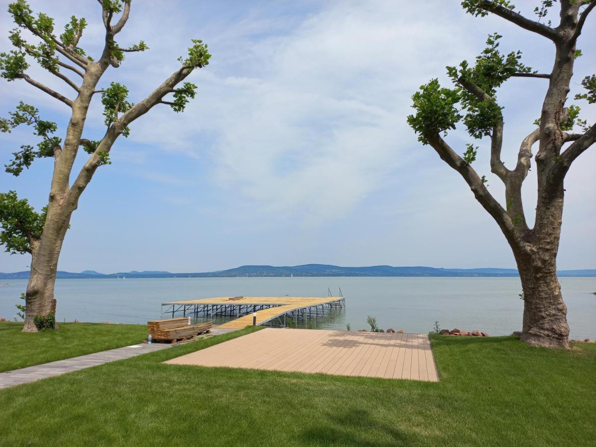 Platan Beach Apartman With Lakeview Balatonboglár Exteriör bild