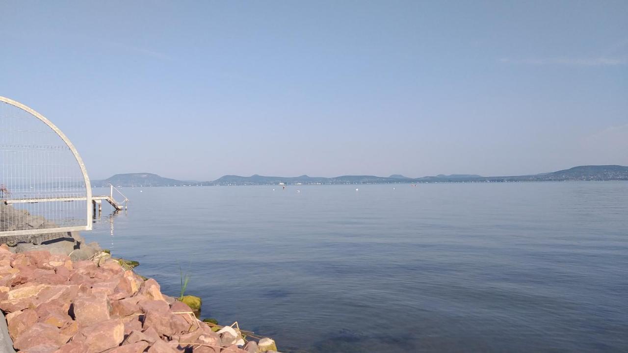 Platan Beach Apartman With Lakeview Balatonboglár Exteriör bild