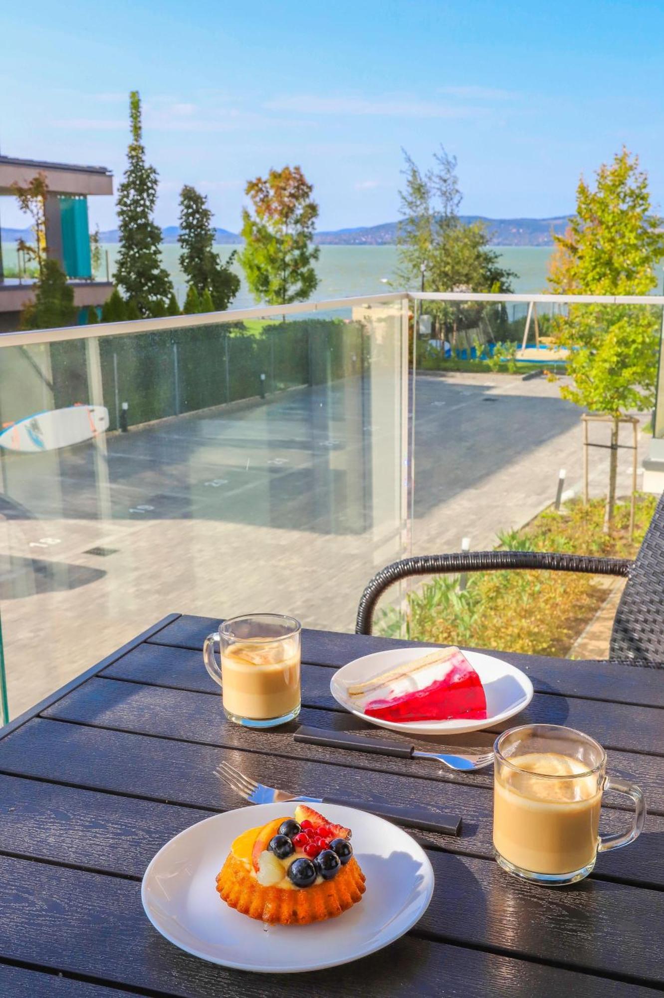Platan Beach Apartman With Lakeview Balatonboglár Exteriör bild