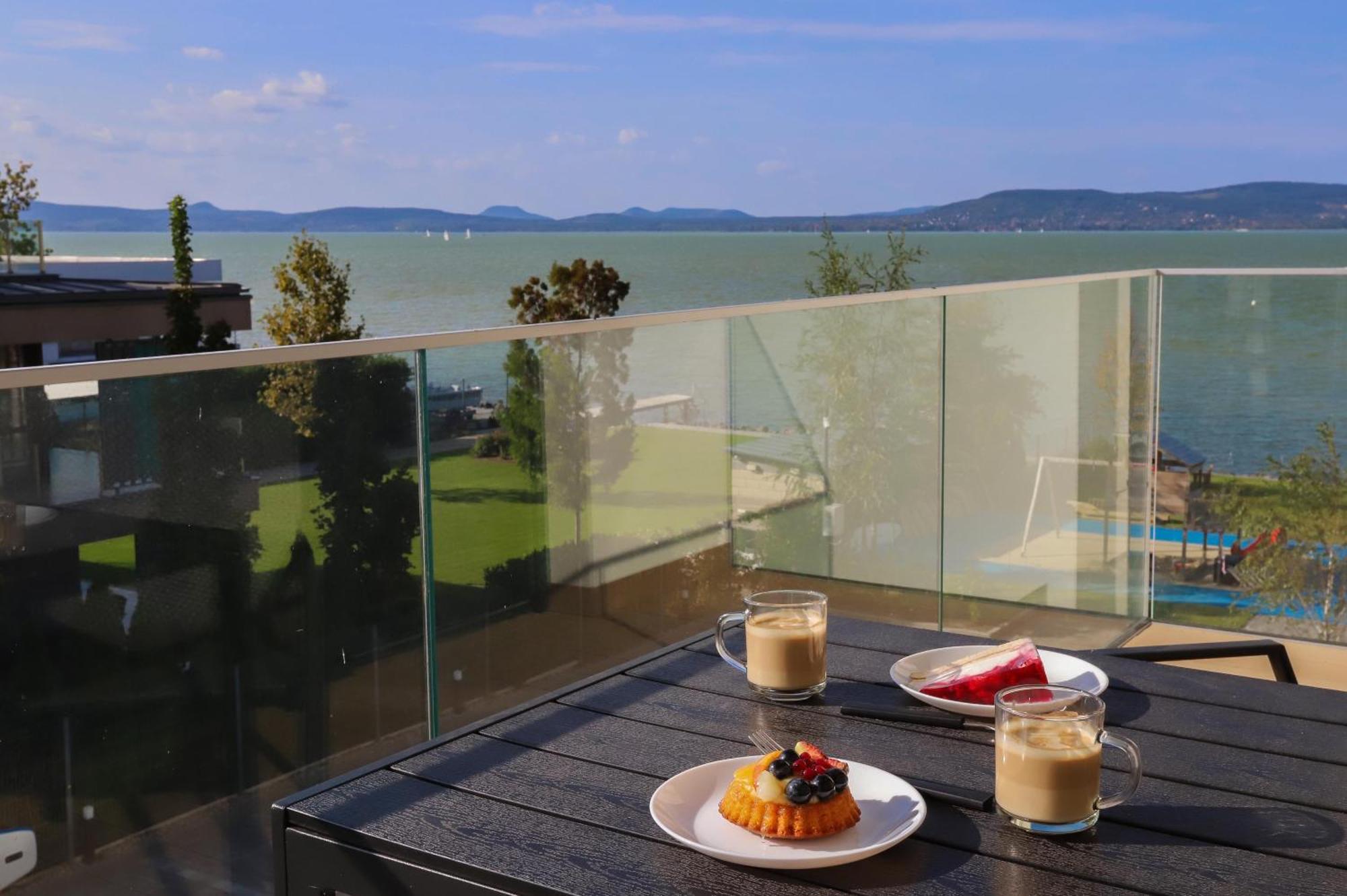 Platan Beach Apartman With Lakeview Balatonboglár Exteriör bild